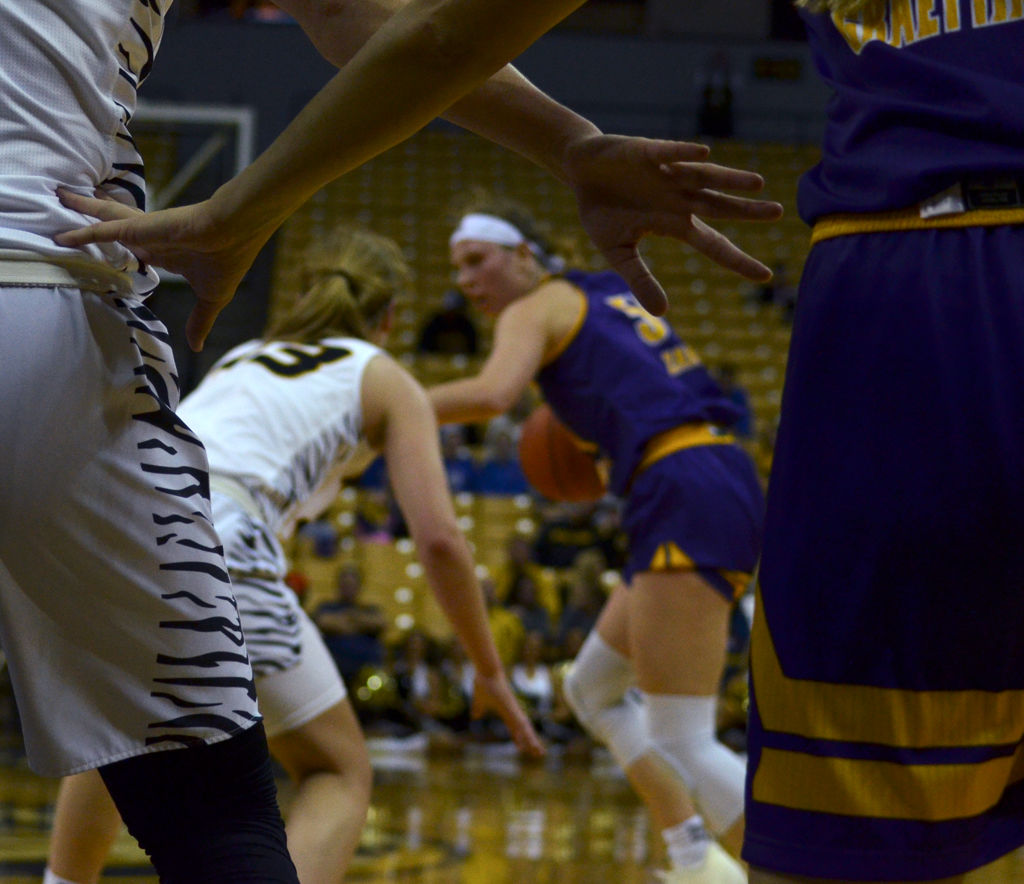 Players from Missouri and Western Illinois fight for positioning